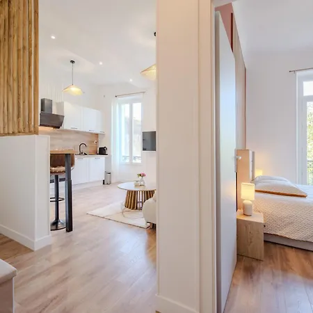 Modern And Bright 2-room In Center Ιέρ