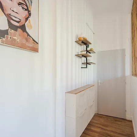 Modern And Bright 2-room In Center * Ιέρ