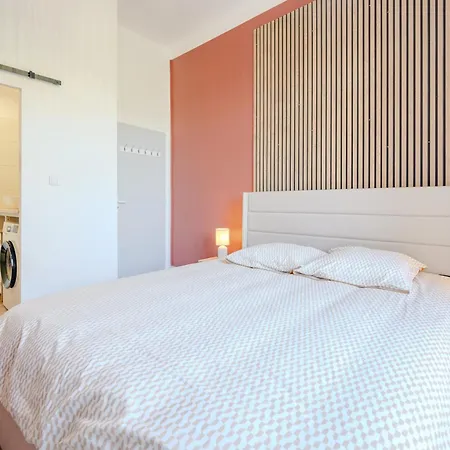 Apartment Modern And Bright 2-room In Center