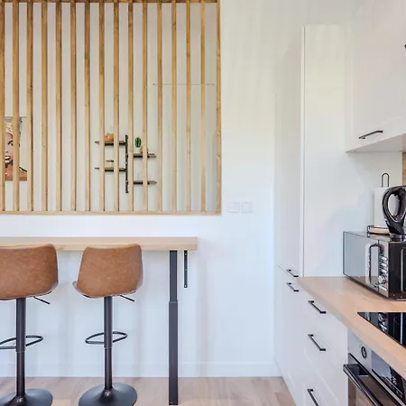 Modern And Bright 2-room In Center