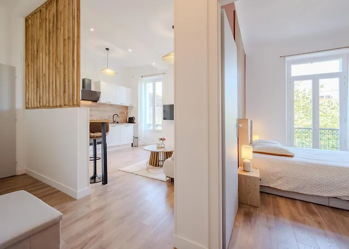 Modern And Bright 2-room In Center Hyères