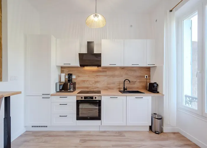 Modern And Bright 2-room In Center *