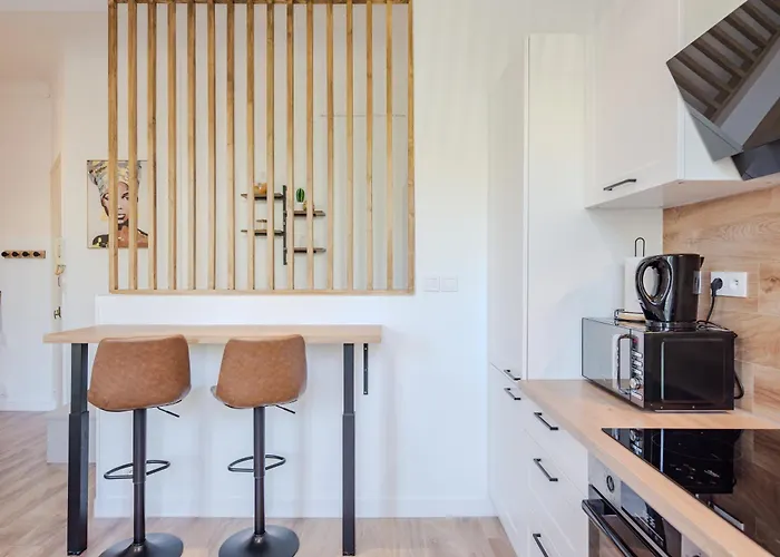 Modern And Bright 2-room In Center