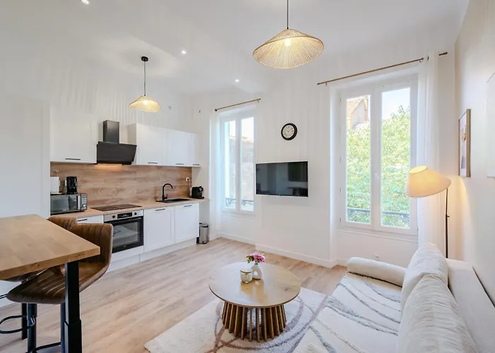 Modern And Bright 2-room In Center Lejlighed *