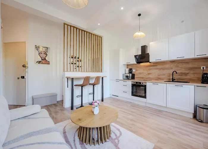 Modern And Bright 2-room In Center Lejlighed *